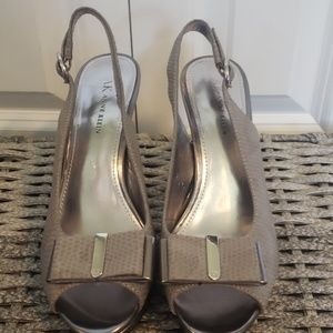 Beautiful Anne Klein 4" heels